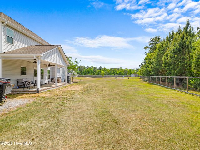 702 Peytons Lake Lane, Hubert, NC 28539
