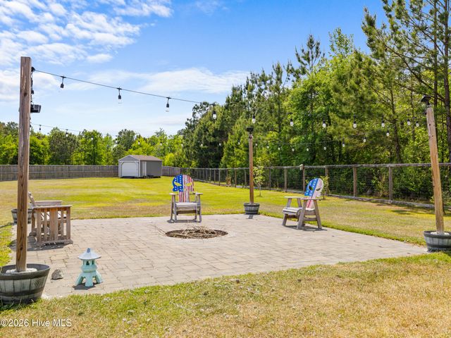 702 Peytons Lake Lane, Hubert, NC 28539