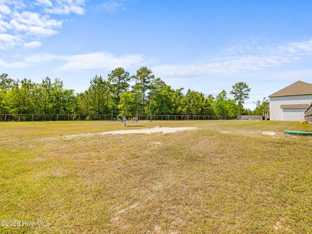 702 Peytons Lake Lane, Hubert, NC 28539