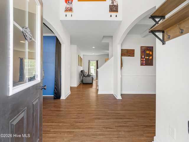 702 Peytons Lake Lane, Hubert, NC 28539