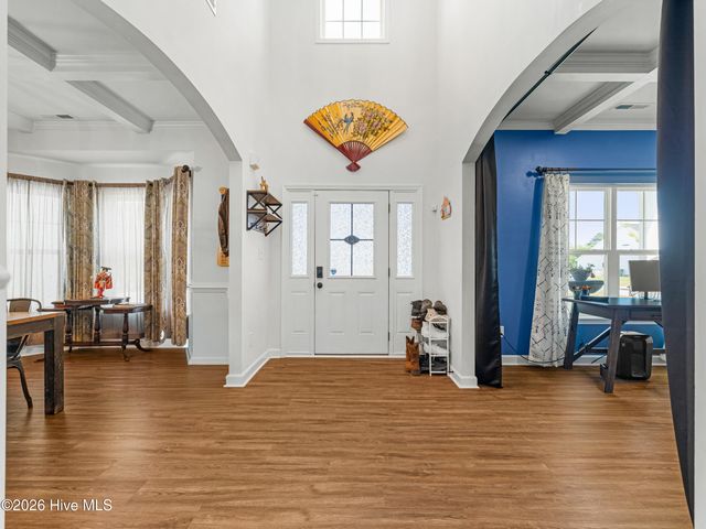 702 Peytons Lake Lane, Hubert, NC 28539