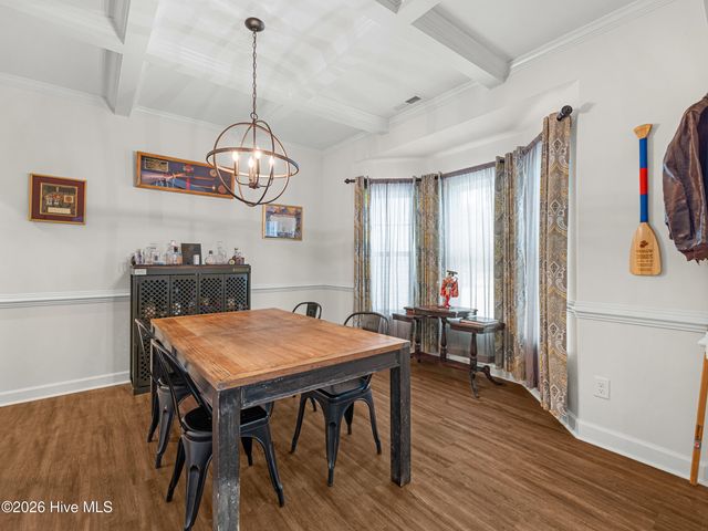 702 Peytons Lake Lane, Hubert, NC 28539