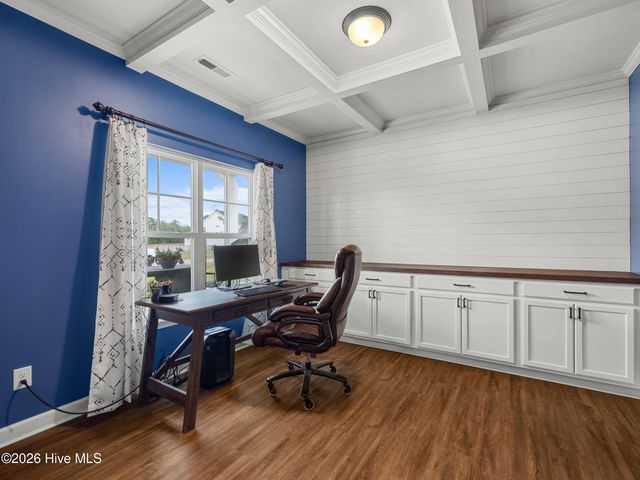 702 Peytons Lake Lane, Hubert, NC 28539