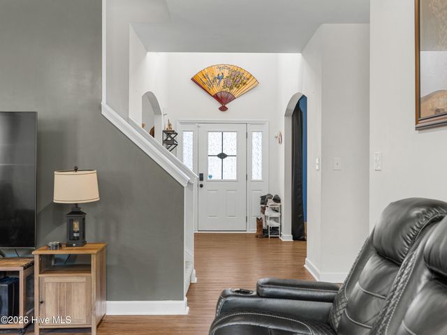 702 Peytons Lake Lane, Hubert, NC 28539