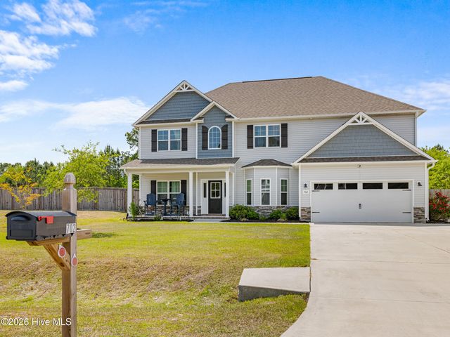 702 Peytons Lake Lane, Hubert, NC 28539