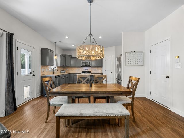 702 Peytons Lake Lane, Hubert, NC 28539