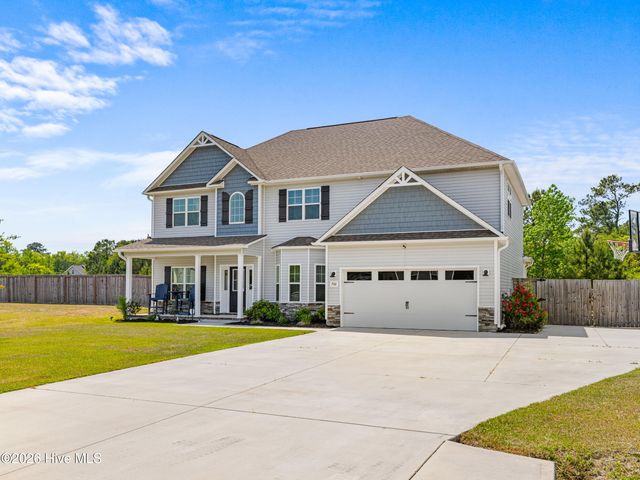 702 Peytons Lake Lane, Hubert, NC 28539