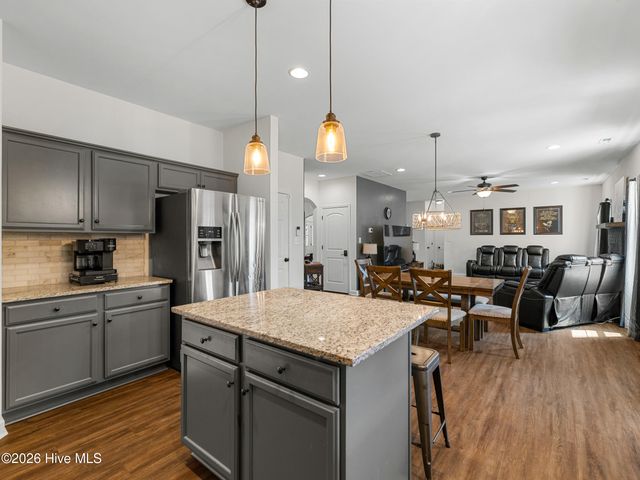 702 Peytons Lake Lane, Hubert, NC 28539