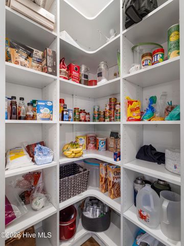 702 Peytons Lake Lane, Hubert, NC 28539