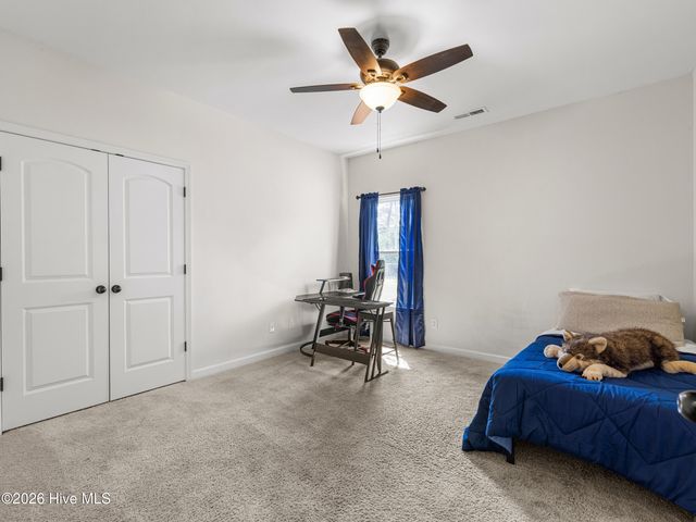 702 Peytons Lake Lane, Hubert, NC 28539