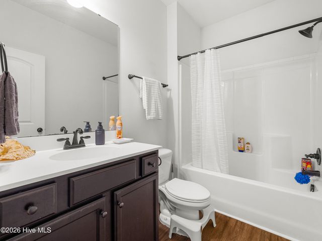 702 Peytons Lake Lane, Hubert, NC 28539