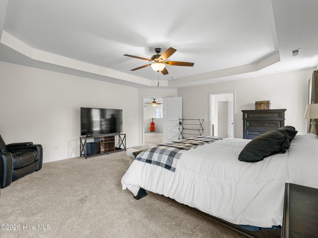 702 Peytons Lake Lane, Hubert, NC 28539