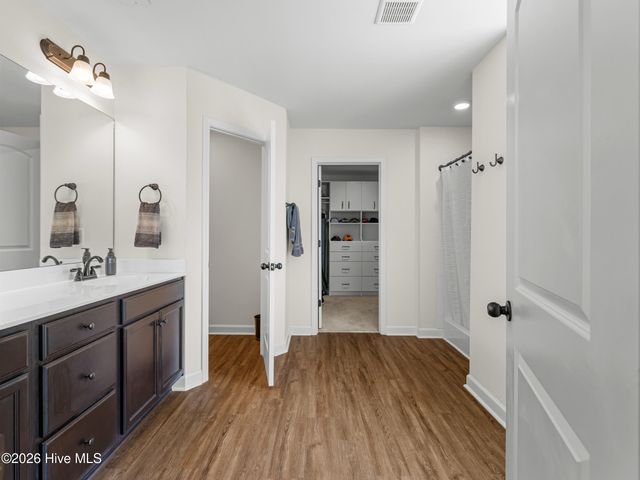 702 Peytons Lake Lane, Hubert, NC 28539