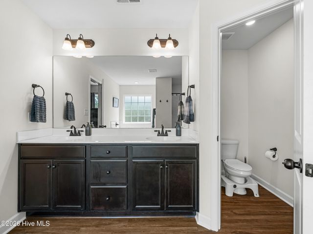 702 Peytons Lake Lane, Hubert, NC 28539