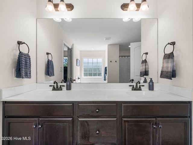 702 Peytons Lake Lane, Hubert, NC 28539