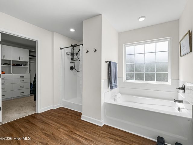 702 Peytons Lake Lane, Hubert, NC 28539