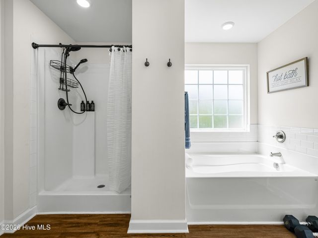 702 Peytons Lake Lane, Hubert, NC 28539