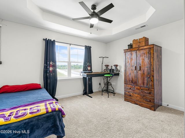 702 Peytons Lake Lane, Hubert, NC 28539