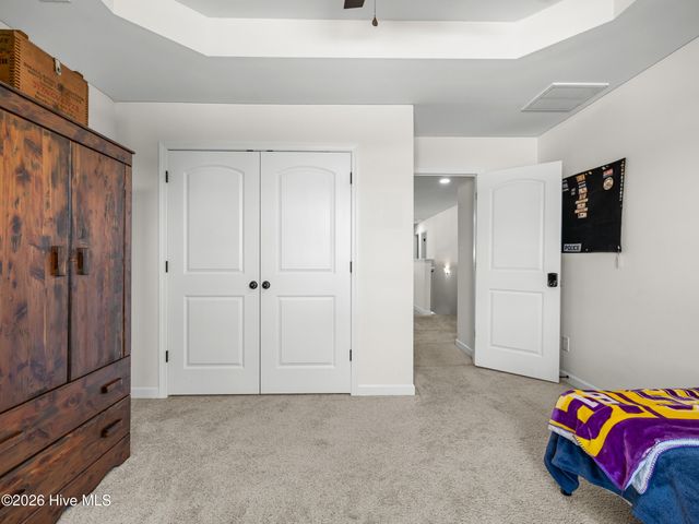 702 Peytons Lake Lane, Hubert, NC 28539