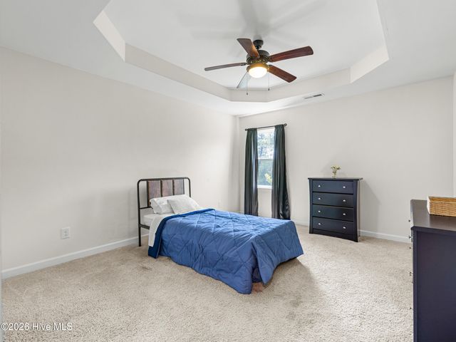 702 Peytons Lake Lane, Hubert, NC 28539