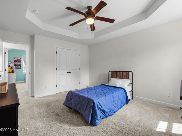 702 Peytons Lake Lane, Hubert, NC 28539