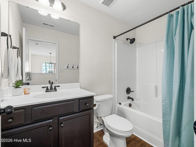 702 Peytons Lake Lane, Hubert, NC 28539