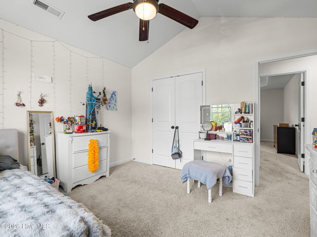 702 Peytons Lake Lane, Hubert, NC 28539