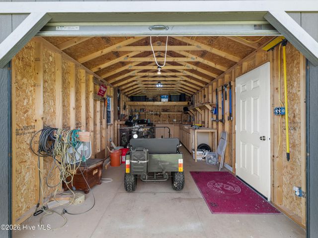 702 Peytons Lake Lane, Hubert, NC 28539