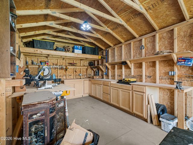 702 Peytons Lake Lane, Hubert, NC 28539