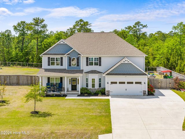702 Peytons Lake Lane, Hubert, NC 28539