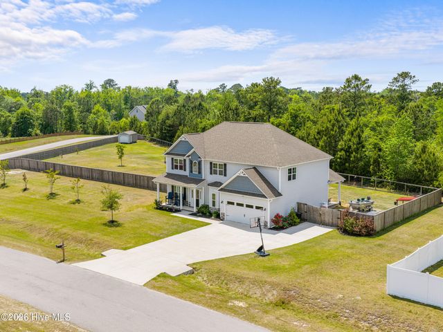 702 Peytons Lake Lane, Hubert, NC 28539