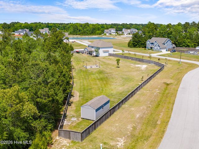 702 Peytons Lake Lane, Hubert, NC 28539