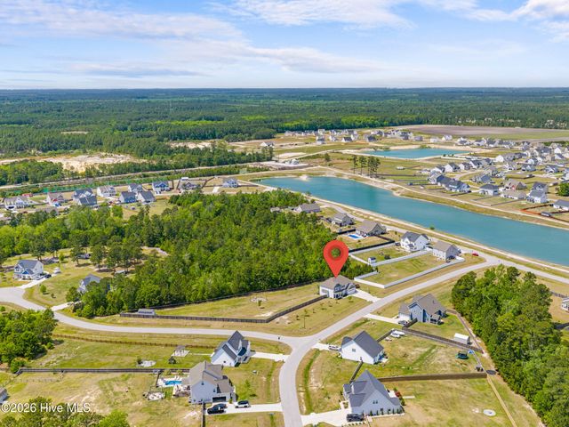 702 Peytons Lake Lane, Hubert, NC 28539