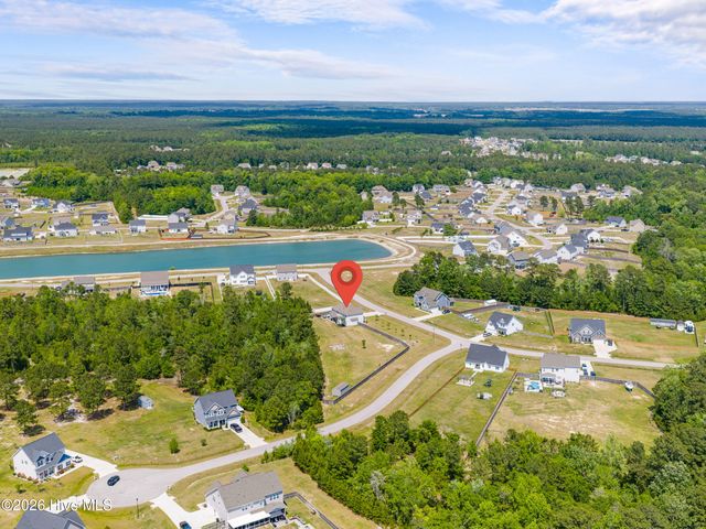 702 Peytons Lake Lane, Hubert, NC 28539