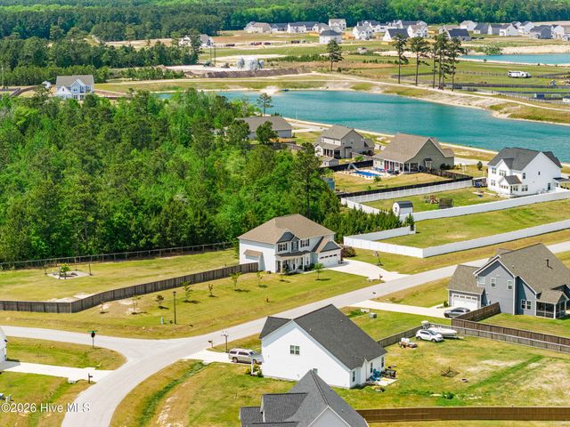 702 Peytons Lake Lane, Hubert, NC 28539