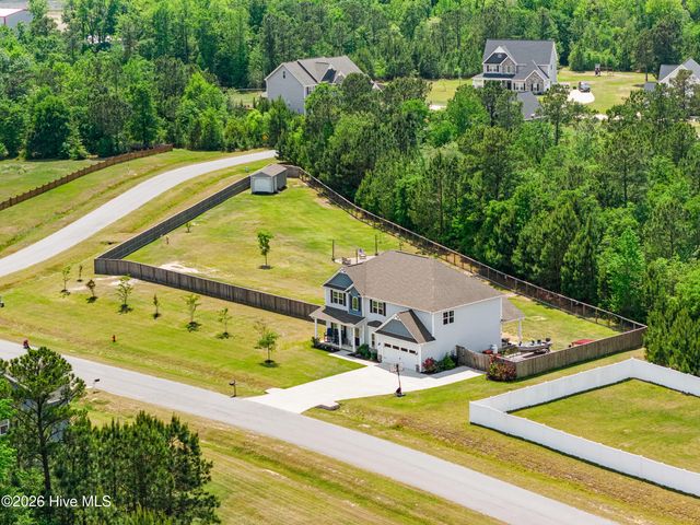 702 Peytons Lake Lane, Hubert, NC 28539