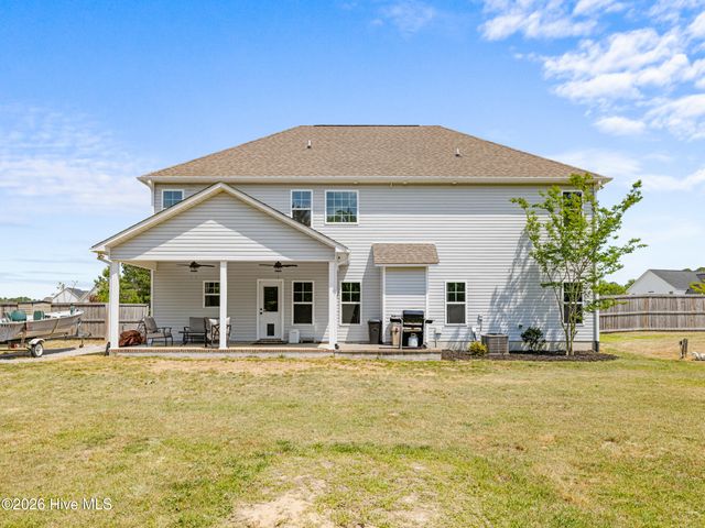 702 Peytons Lake Lane, Hubert, NC 28539