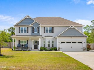 702 Peytons Lake Lane, Hubert, NC 28539