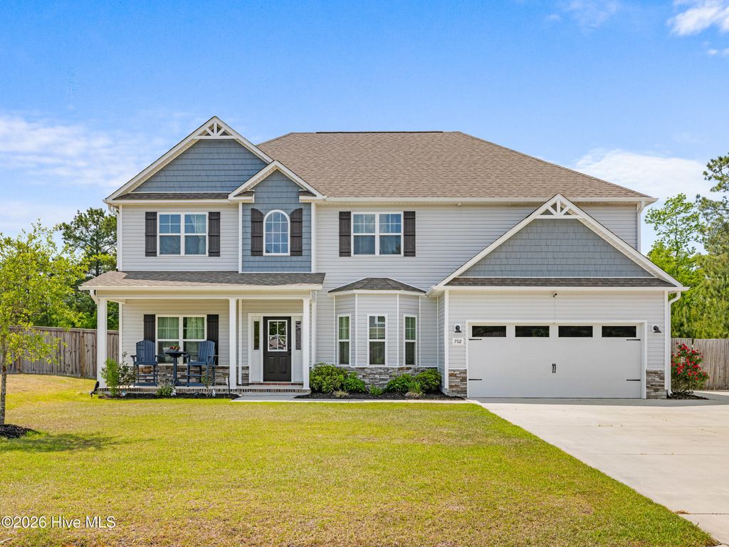 702 Peytons Lake Lane, Hubert, NC 28539