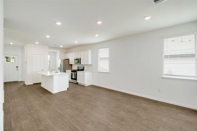 214 Inks LN, Kyle, TX 78640