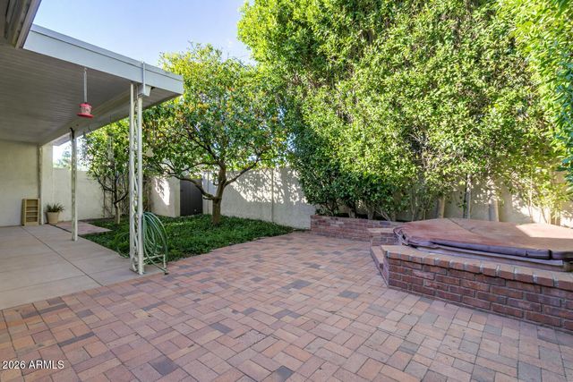 942 E LAGUNA Drive, Tempe, AZ 85282