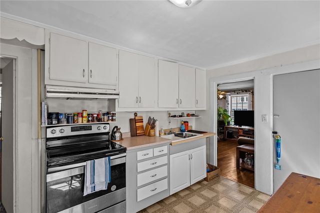 17 Dearborn Street, Newport, RI 02840