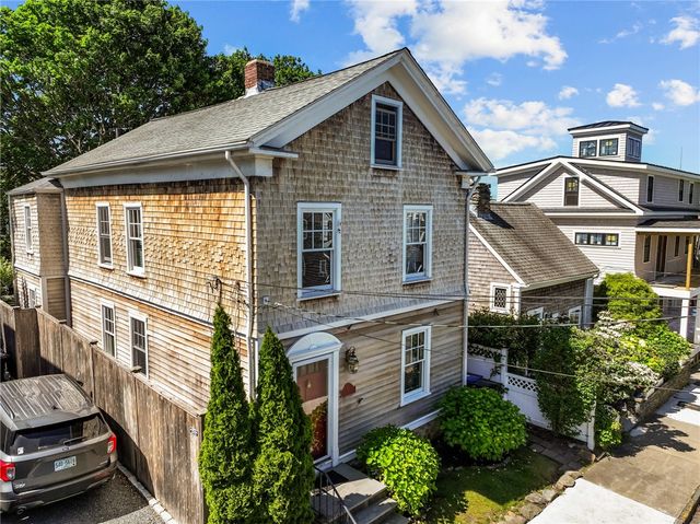 17 Dearborn Street, Newport, RI 02840