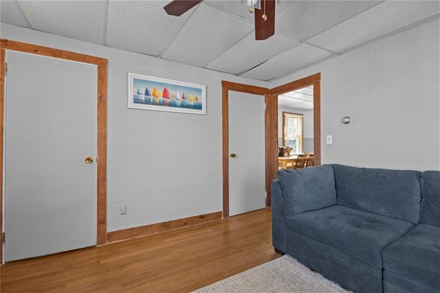 17 Dearborn Street, Newport, RI 02840