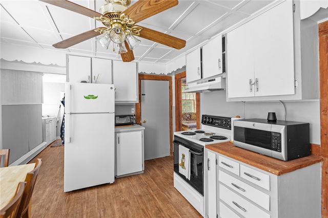 17 Dearborn Street, Newport, RI 02840
