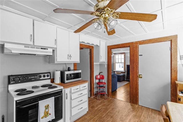 17 Dearborn Street, Newport, RI 02840