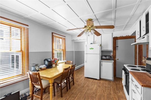 17 Dearborn Street, Newport, RI 02840