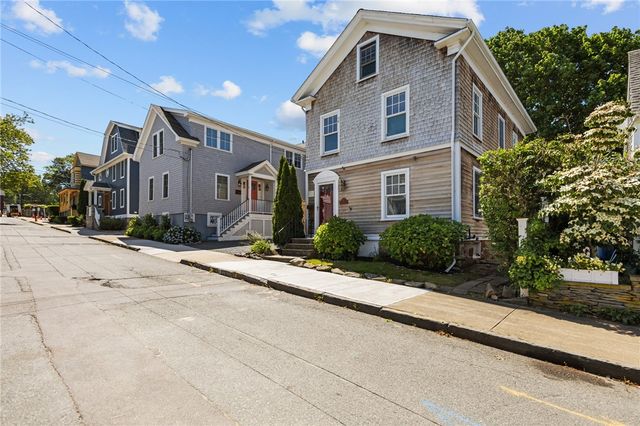 17 Dearborn Street, Newport, RI 02840