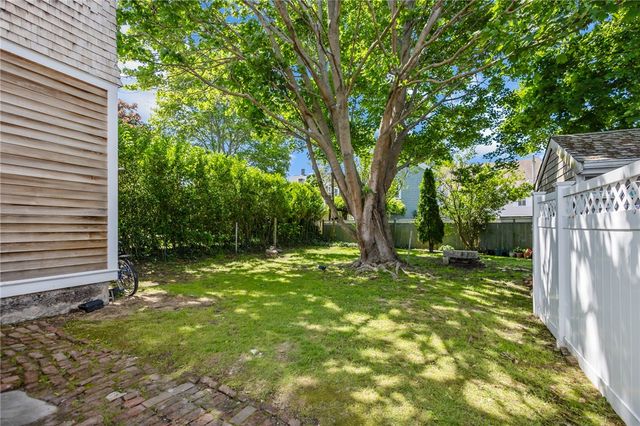 17 Dearborn Street, Newport, RI 02840