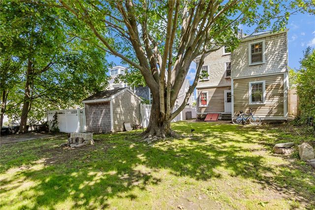 17 Dearborn Street, Newport, RI 02840